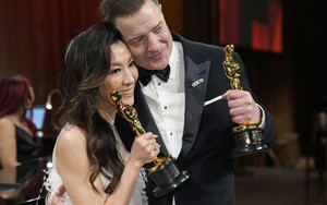 Có bài phát biểu viral toàn cầu của Dương Tử Quỳnh, vinh quang rực rỡ cho Everything Everywhere All at Once, nhưng Oscar 2023 vẫn quá an toàn!