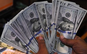 USD mất giá sau khi 2 ngân hàng lớn của Mỹ sụp đổ