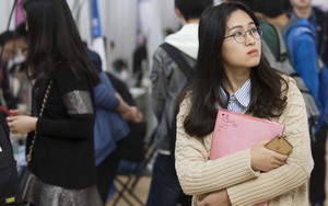 Nhiều sinh viên sau khi tốt nghiệp đại học ‘thà làm bảo vệ, đi nuôi lợn’ còn hơn làm đúng ngành nghề: Lý do sốc!