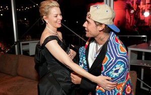 Justin Bieber bị chê luộm thuộm khi khoác 'chăn' tới tiệc Oscar 2023 