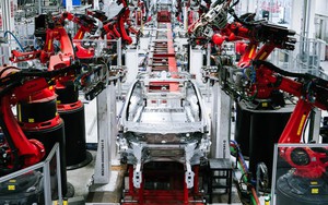 Elon Musk mơ thống trị thế giới xe điện nhưng không làm được, phải 'cầu cứu' ông lớn Trung và Hàn