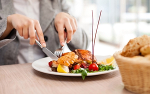 2 trường đại học danh giá ở Vương quốc Anh yêu cầu sinh viên làm điều này mới được tốt nghiệp – Thoáng nghe tưởng vô lý nhưng rất hữu ích trong đời sống!