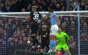Chuyên gia văng tục vì Man City được hưởng phạt đền khó hiểu ở trận gặp Leipzig