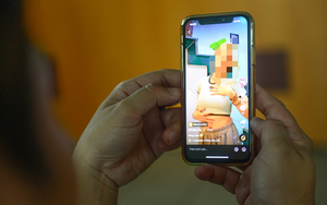 Khoe thân kiếm tiền và những trào lưu ‘đồi trụy’ từ nền tảng video phổ biến này: Hiểm họa và độc hại