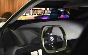 Chủ xe BMW sắp có màn HUD dài bằng cả táp lô, tài xế nhìn xuống dưới khi lái xe sắp bị Bimmer chê