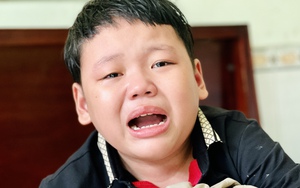 Cậu bé bị viêm tủy nặng, có nguy cơ phải cắt cụt tay do làm điều này mỗi ngày: Thói quen tai hại nhiều người mắc phải