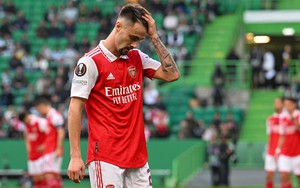 Siêu phẩm từ giữa sân khiến Arsenal cay đắng vỡ mộng cúp châu Âu