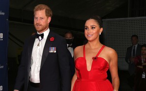 Bất chấp nỗ lực dấn thân vào Hollywood, vợ chồng Harry - Meghan vẫn tiếc hùi hụi vì bị sự kiện thảm đỏ danh giá nhất thế giới thẳng tay hắt hủi?