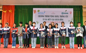 Trao tặng thư viện sách và trồng cây tại trường học huyện Hiệp Hòa, Bắc Giang