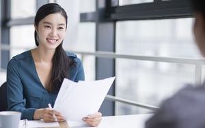 Người phỏng vấn: ‘Trên sa mạc có 10 chai nước thì 9 chai có độc, bạn phải làm sao?’ Ứng viên trả lời đanh thép lập tức được tuyển dụng! 