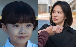 Chỉ đúng một lời thoại, ‘The glory’ được khen ‘tinh tế tới mức điên rồ’: Thân phận con gái ác nữ được tiết lộ ngay từ đầu?