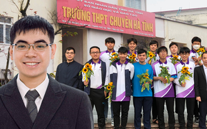 Gặp thầy giáo Hà Tĩnh lần đầu làm chủ nhiệm dạy đội tuyển HSG Quốc gia thì 10/10 em đoạt giải, có em còn thành thủ khoa toàn quốc