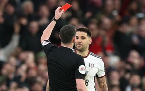 Mitrovic có thể bị cấm thi đấu 10 trận vì hành động thiếu kiềm chế trong trận thua MU