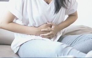 Tưởng bị rối loạn tiêu hóa, cô gái phát hiện mắc ung thư giai đoạn cuối: Cách nhận diện dấu hiệu ung thư 