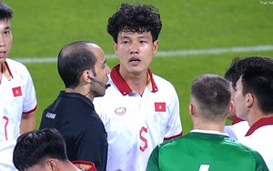 U23 Việt Nam nhận "bão" thẻ đỏ, trung vệ 2k1 ngơ ngác khi trọng tài rút nhầm thẻ
