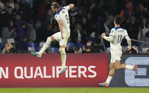 Anh thắng kịch tính Ý trong ngày sao MU nhận thẻ đỏ