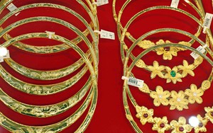 Giá vàng trong nước biến động trái chiều sau quyết định tăng lãi suất của Fed
