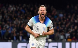 Giúp Anh trả nợ thành công Ý, Harry Kane vượt qua cựu thủ quân MU để đi vào lịch sử