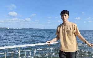 Đây là anh chàng nhận lương 23 tỷ đồng/năm, nhìn quá khứ "cực cháy" của anh, nhiều cha mẹ giật mình sửa ngay các dạy con