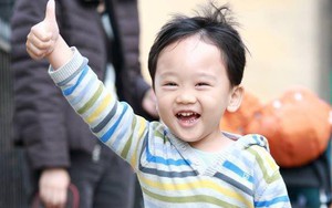 Ai nuôi dạy trẻ thông minh hơn? Không phải mẹ hay bà, đây mới là câu trả lời xác đáng của Đại học Yale