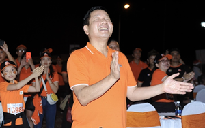 Chủ tịch FPT Trương Gia Bình đúng chuẩn sếp nhà người ta: Không ngại "quẩy trend" TikTok cùng nhân viên, hát "Ai chung tình được mãi" ngọt chẳng kém gì chính chủ