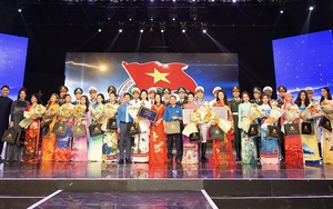 Dàn người đẹp VTV trình diễn BST 'Việt Nam gấm hoa' tại 'Duyên dáng Áo dài VTV 2023'