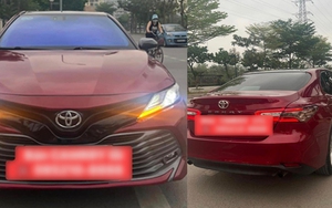 Rao bán Toyota Camry 2.5Q rẻ hơn thị trường 300 triệu, chủ xe thật thà: 'Xe tai nạn làm lại nhưng máy móc còn zin'