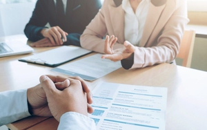 Làm thế nào để một con trâu 900kg vượt qua cây cầu 800kg? Câu trả lời thể hiện tầm cao cuộc đời bạn! 