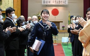 Chỉ có thể là Nhật Bản: Ngôi trường mở cửa chỉ để dạy 1 học sinh, giáo viên phải thay nhau đóng giả học trò để không khí bớt buồn chán