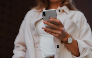 Cạm bẫy phía sau cái 'quẹt tay' chọn bạn tình trên Tinder: Nhiều nạn nhân biết bị lừa nhưng vẫn cố chấp sống trong ảo mộng tình yêu