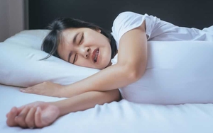 Buổi đêm khi chìm vào giấc ngủ, nếu xuất hiện 3 triệu chứng này thì rất có thể là do gan đang gặp vấn đề