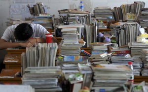 Bên trong 'công xưởng thi đại học' lớn nhất Trung Quốc: Học 15 tiếng/ngày nhưng chỉ có 15 phút để ăn, giáo viên lên lịch sinh hoạt cho cả lớp để tránh lãng phí thời gian 