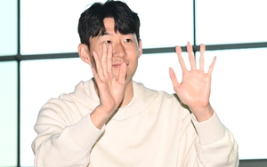 Lần đầu lộ diện sau ồn ào cạch mặt đồng đội thân thiết, 'Oppa' Son Heung-min gượng cười, gương mặt có nét đượm buồn