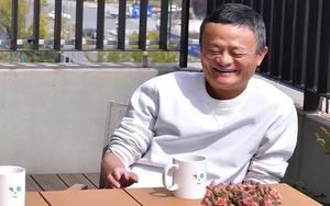 Tái xuất sau 1 năm ‘ở ẩn', tỷ phú Jack Ma gây chú ý với diện mạo giản dị và đôi giày vải: Càng giàu có, càng ít phô trương? 