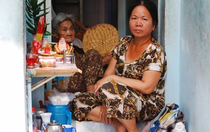Cuộc sống chật vật bên trong những căn nhà 'siêu hẹp' giữa đỉnh điểm nắng nóng ở TPHCM