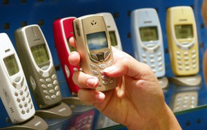 Lớn lên cùng công nghệ nhưng Gen Z tại Mỹ lại đang chán smartphone, đua nhau mua điện thoại 'cục gạch' để dùng vì một lý do