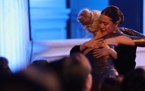 Cống hiến 2023: Loạt khoảnh khắc thăng hoa và cuộc đoàn tụ đẫm nước mắt giữa Hoàng Thùy Linh và Hứa Vĩ Văn