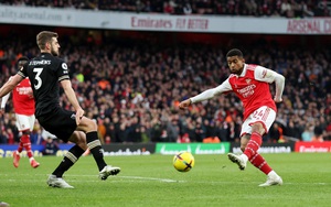 Arsenal như có 'chân mệnh thiên tử', thắng ngược dòng, băng về đích trước áp lực Man City