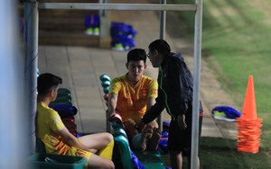 Phan Tuấn Tài chấn thương trong buổi tập U23 Việt Nam