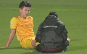 HLV Troussier dạy U23 Việt Nam chơi... bóng ném, nhà vô địch SEA Games dính chấn thương đen đủi