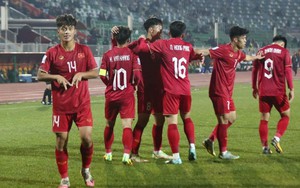 Quốc Việt lại gây sốt khi xé lưới Qatar, được ví 'sút như Lewandowski'