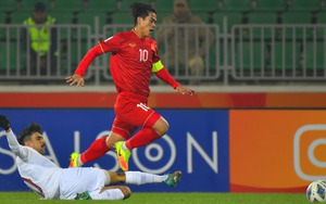 Quốc Việt, Văn Trường lập công nhưng không phải cầu thủ xuất sắc nhất trận của U20 Việt Nam