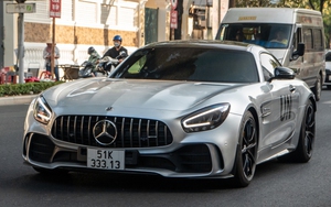 Ông Vũ nói về Mercedes-AMG GT R: 'Dễ lái trong phố hơn siêu xe, nhưng đầu xe dài nên khó căn khoảng cách'