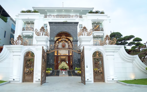 Căn siêu biệt thự trên mảnh đất 700m2 ở Đà Nẵng: Đèn chùm bằng pha lê mạ vàng 24k nặng vài tấn, phòng ngủ cho con trai 3 tuổi rộng gần 80m2