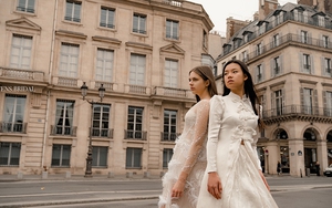 BST áo cưới 'Thương' gây chú ý tại kinh đô thời trang Paris