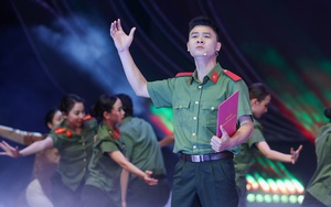 Ra mắt vở nhạc kịch 'Vinh quang trên vai những người anh hùng'