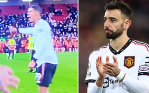 Varane quát tháo, bắt đồng đội xin lỗi khán giả sau trận thua thảm Liverpool