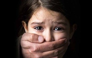 Dấu hiệu cảnh báo trẻ đang bị bạo hành: Trước khi để mọi chuyện quá muộn, cha mẹ hãy thực sự quan tâm đến con