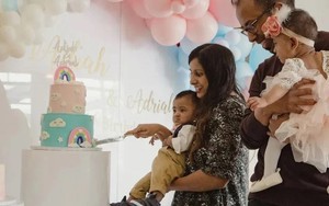 Hai em bé sinh non nhất thế giới đón sinh nhật đầu tiên