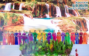 NTK Đỗ Trịnh Hoài Nam và 300 nhân công tạo nên BST áo dài dát vàng 'Suối nguồn'